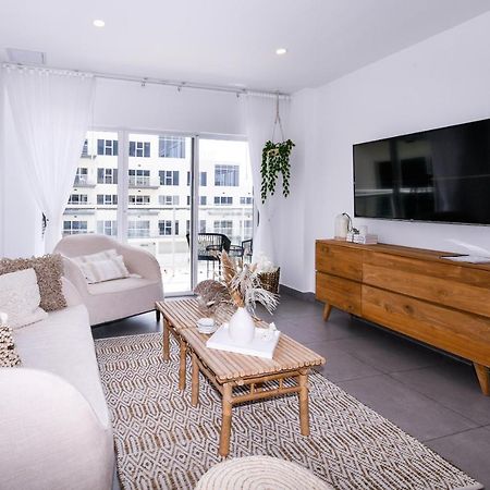 Stylish Luxury Condo, Central Location, Ocean View, Pool, Gym Oranjestad Zewnętrze zdjęcie