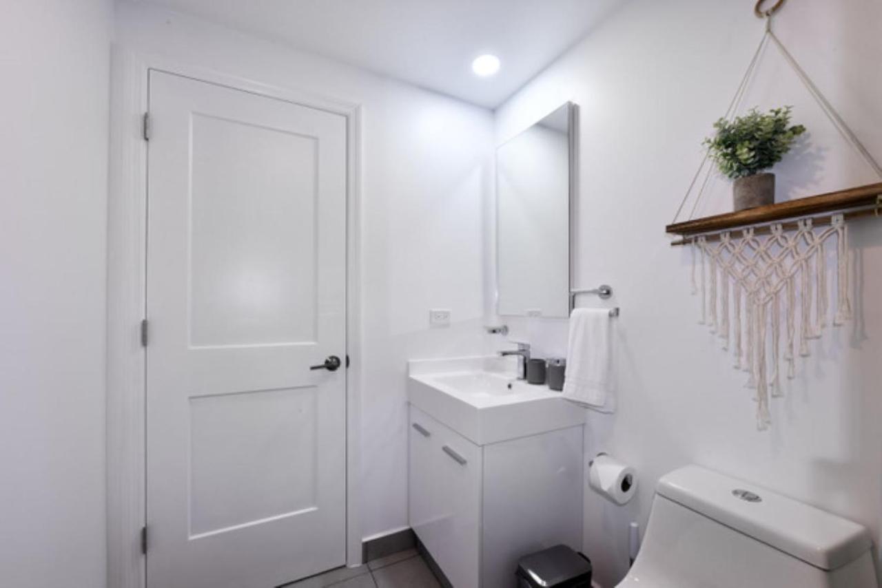 Stylish Luxury Condo, Central Location, Ocean View, Pool, Gym Oranjestad Zewnętrze zdjęcie