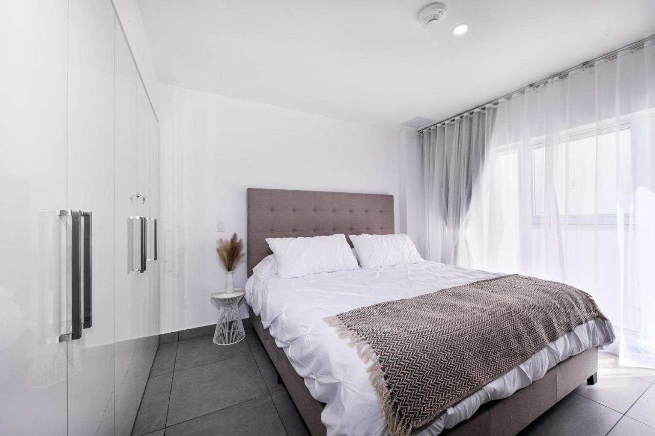 Stylish Luxury Condo, Central Location, Ocean View, Pool, Gym Oranjestad Zewnętrze zdjęcie