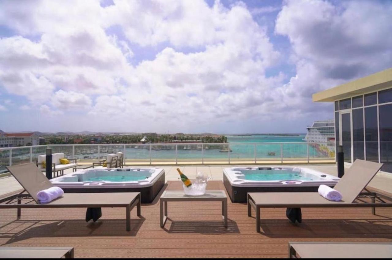 Stylish Luxury Condo, Central Location, Ocean View, Pool, Gym Oranjestad Zewnętrze zdjęcie