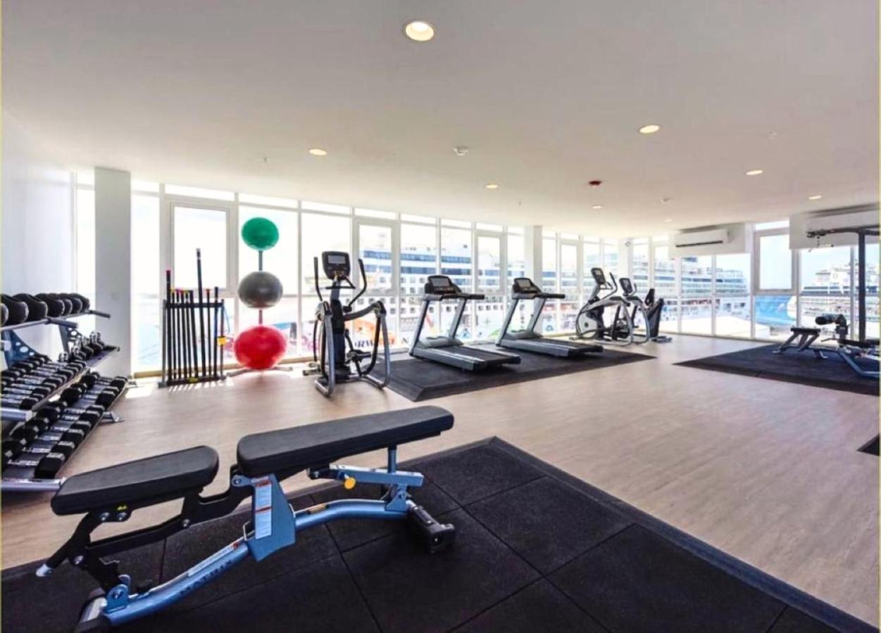 Stylish Luxury Condo, Central Location, Ocean View, Pool, Gym Oranjestad Zewnętrze zdjęcie